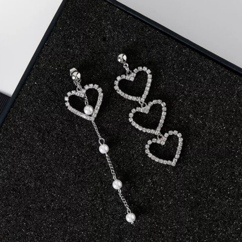 Heart unbalanced earrings